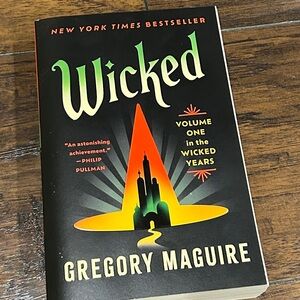 Wicked by Gregory Maguire Paperback
